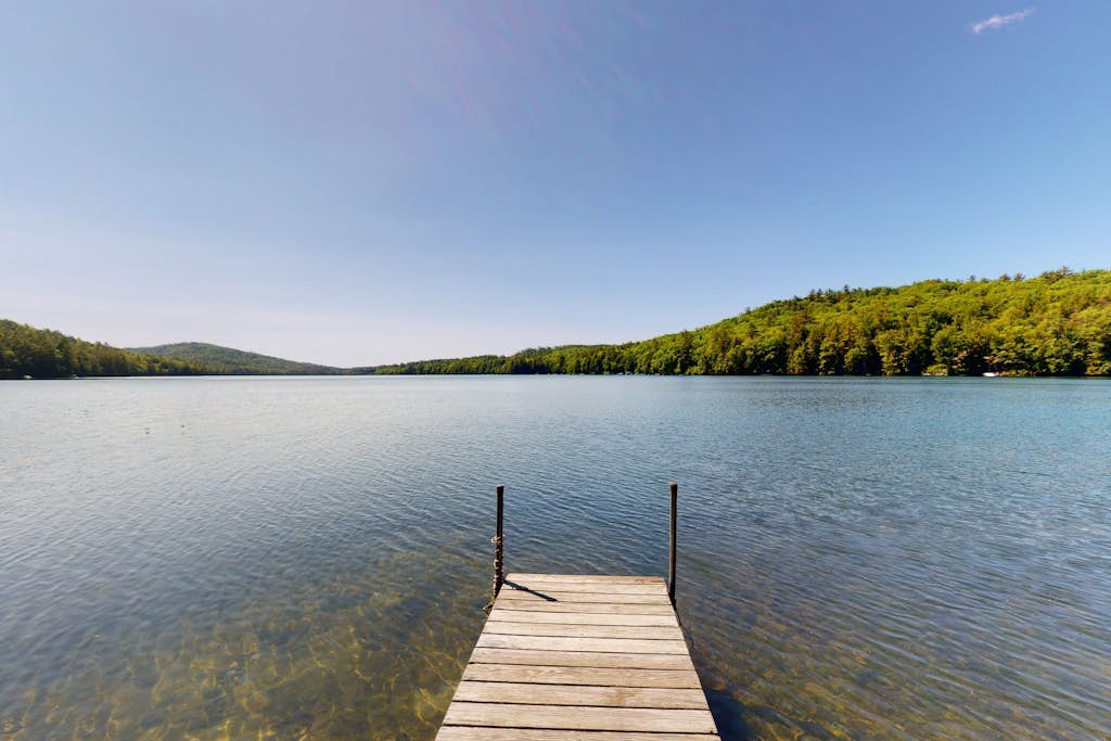 Secluded waterfront cabin with private dock, kayak, canoe, gas grill & deck