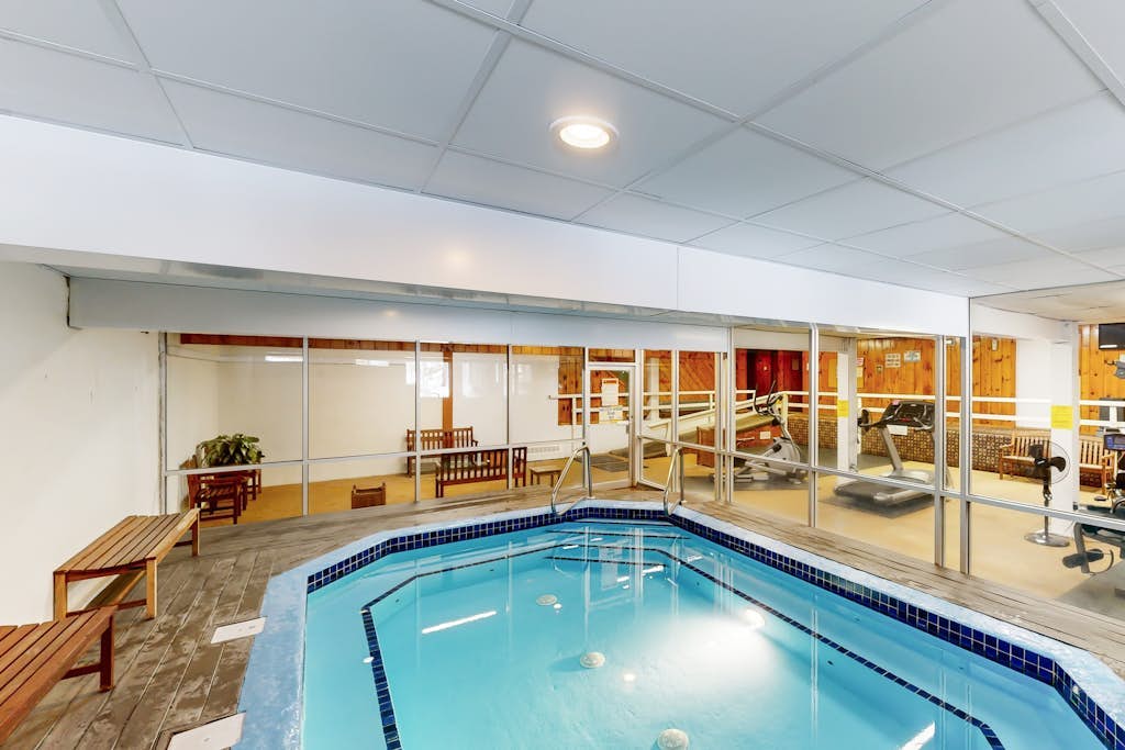 Comfort, convenience & amenities: close to skiing, hiking & shopping
