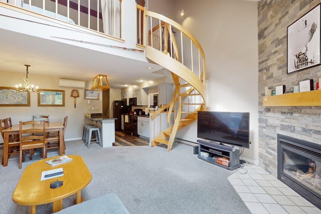 Mountain view condo with indoor & outdoor pools, hot tub, & tennis