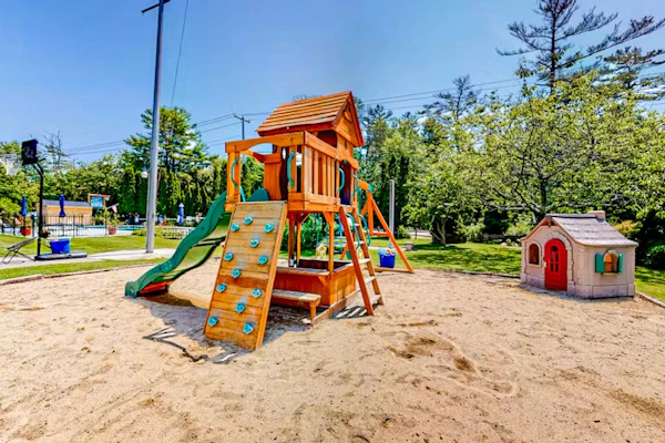 Spacious Kennebunk home with access to a pool, sauna, and outdoor balcony