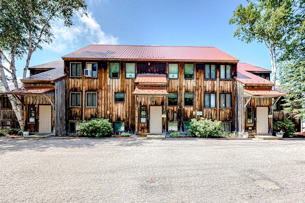 Charming Resort Condo w/ Amazing Views, Fast WiFi & Perfect Location