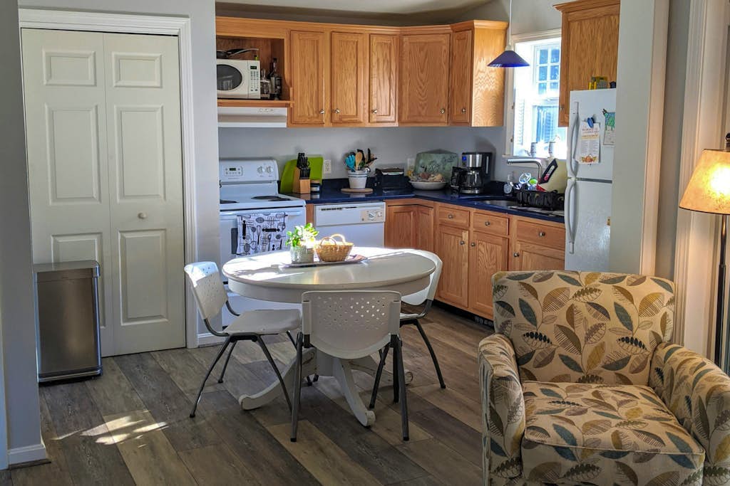 Peaceful getaway with a pool, outdoor activities, and just a mile from the ocean