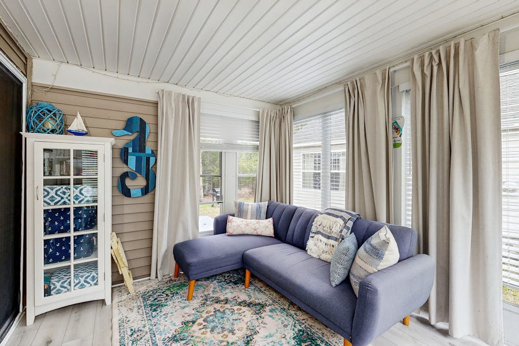 Peaceful getaway with a pool, outdoor activities, and just a mile from the ocean