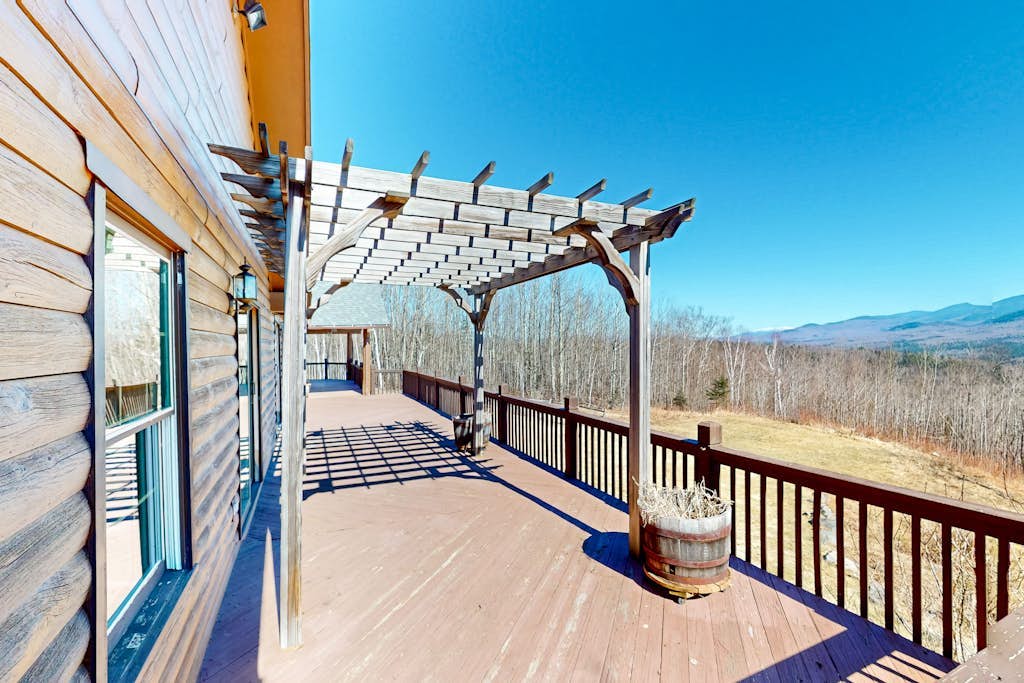 Custom log home with enormous  deck & stunning mountain views