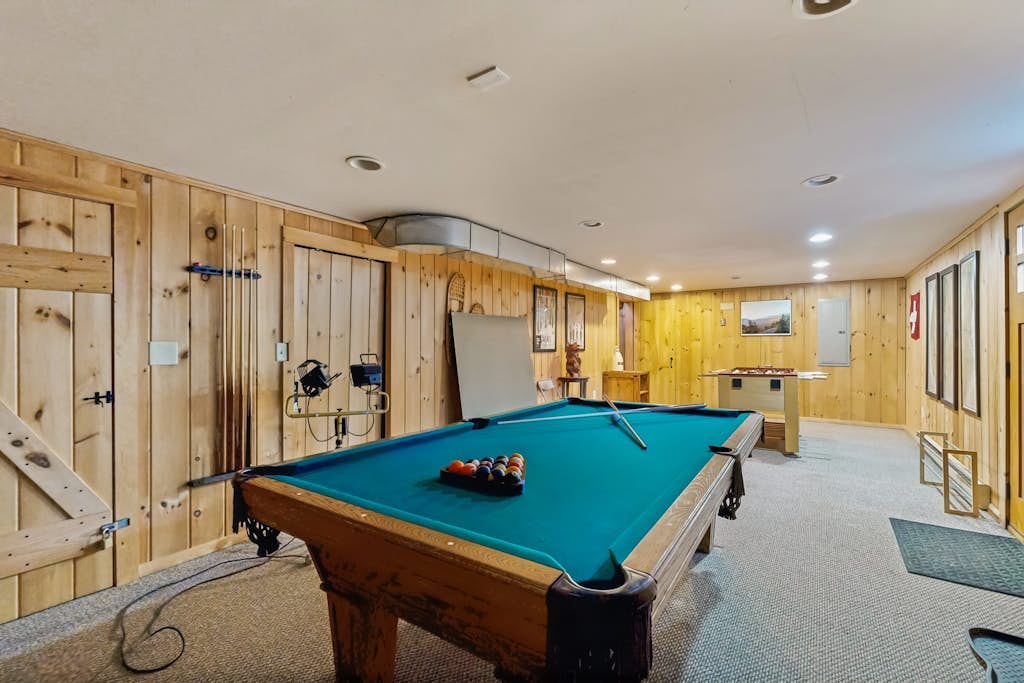 Dreamy, dog-friendly cabin home near Cannon Mountain Ski Resort