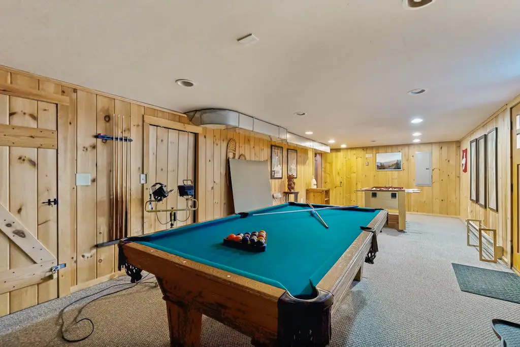 Eaglet Log Home