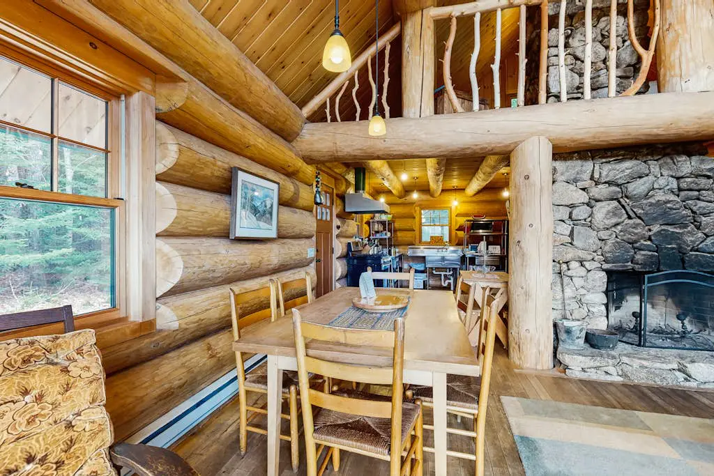 Eaglet Log Home