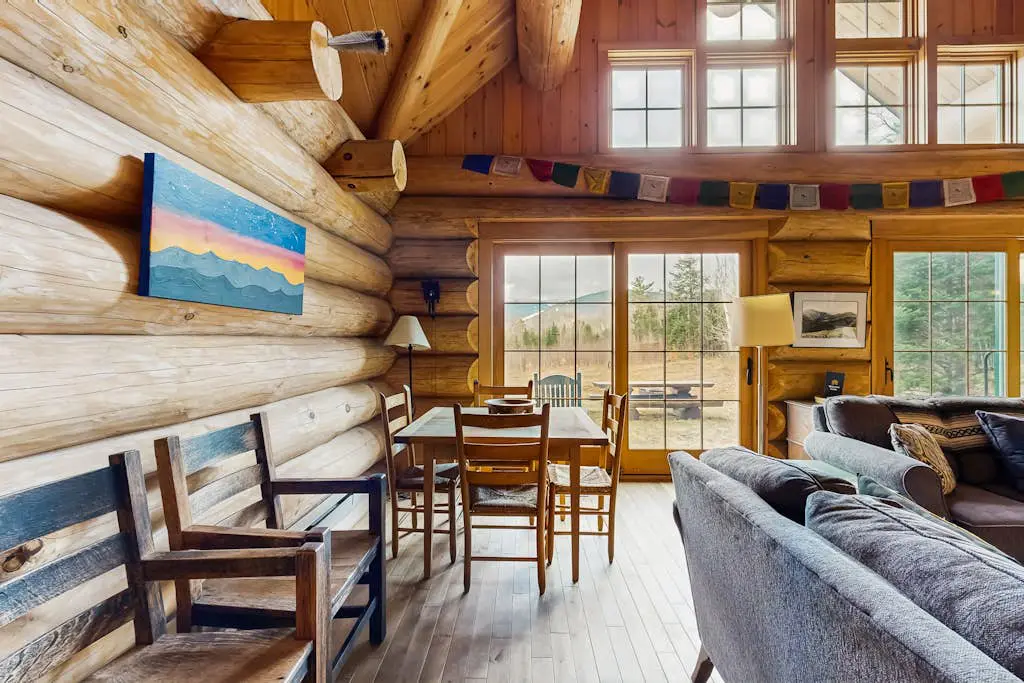 Eaglet Log Home