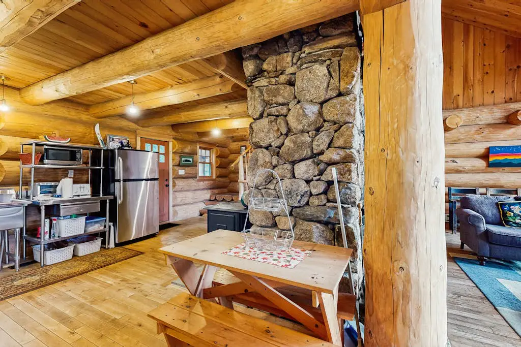 Eaglet Log Home
