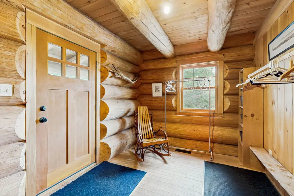 Eaglet Log Home