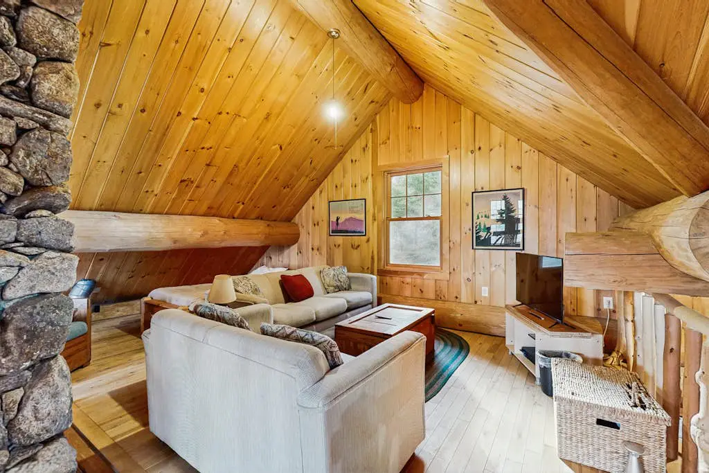 Eaglet Log Home