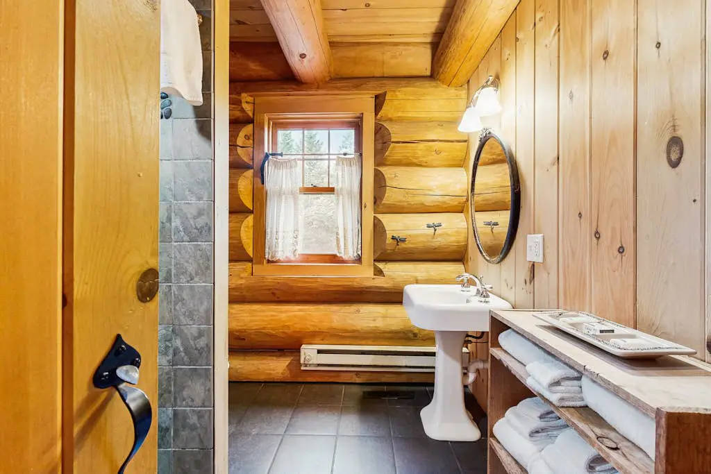 Eaglet Log Home