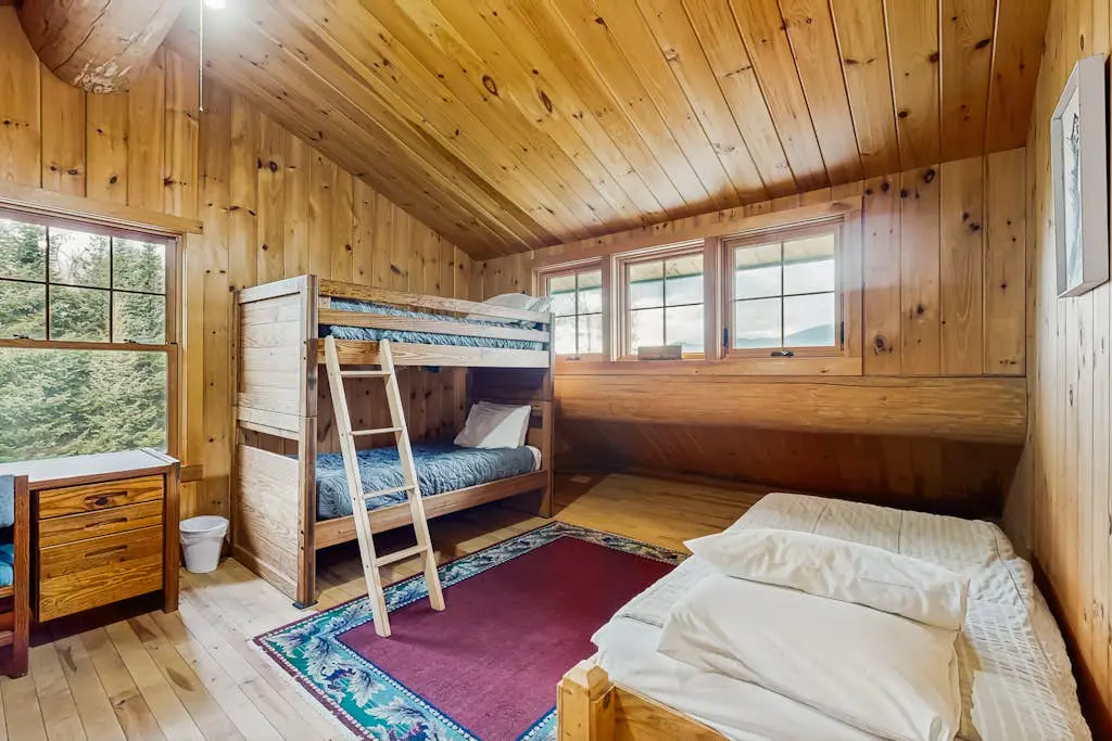 Eaglet Log Home