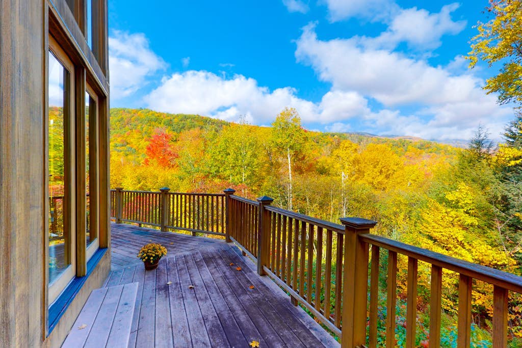 Dog-friendly home with Mt. Washington view, firepit, WiFi, & deck