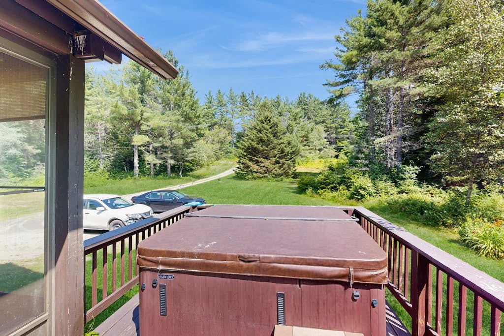 Charming, dog-friendly cabin with a full kitchen, free WiFi, & private hot tub