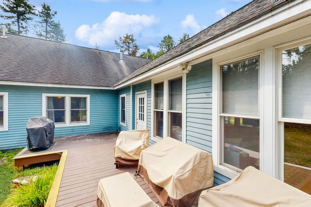 Classic Wooded Retreat W/ Gorgeous Interior & Great Location Near Skiing & Lake