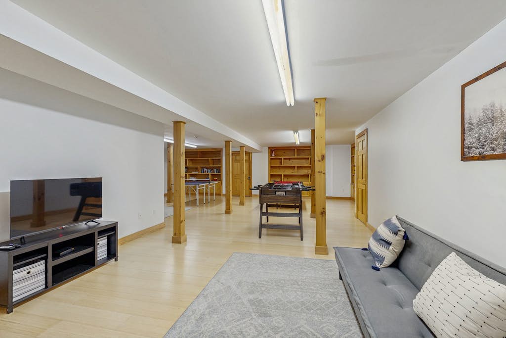 Classic Wooded Retreat W/ Gorgeous Interior & Great Location Near Skiing & Lake