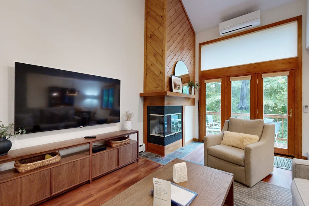 Homey Mountain Retreat: close to skiing and all season outdoor adventures