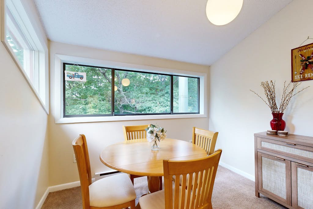 Dog-friendly condo with 4 pools, pickleball, gym, sauna, tennis, game room, BBQ