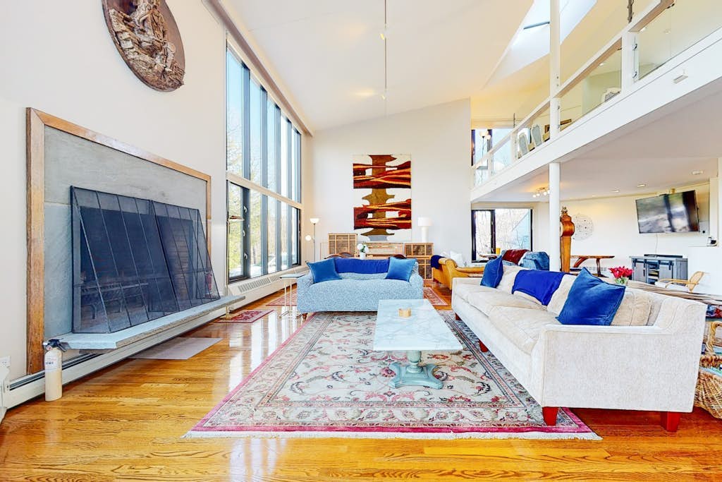 Mid-century home with incredible Mt. Washington view, private sauna & deck