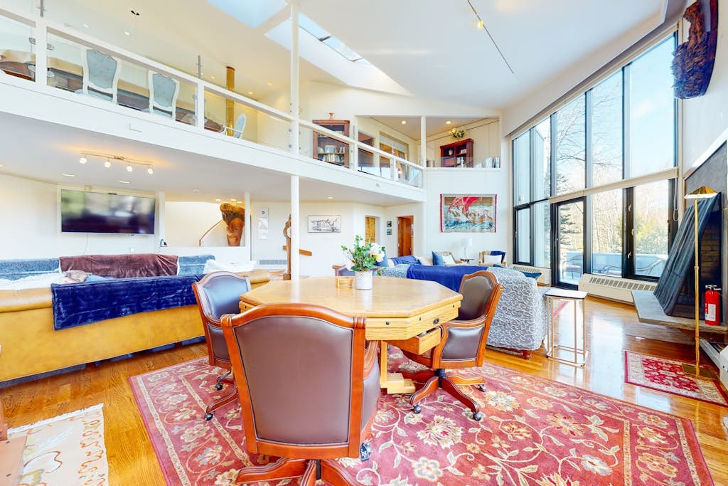 Stunning Mt. Washington Views, private patio and sauna