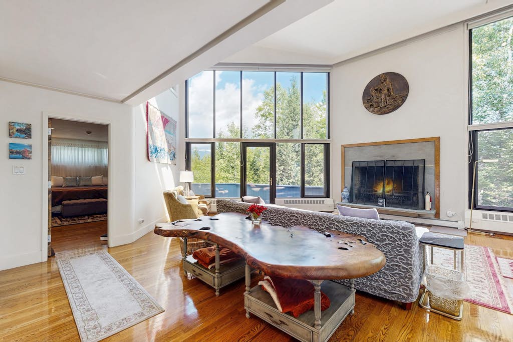 Stunning Mt. Washington Views, private patio and sauna