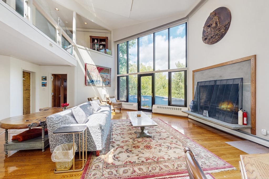 Stunning Mt. Washington Views, private patio and sauna