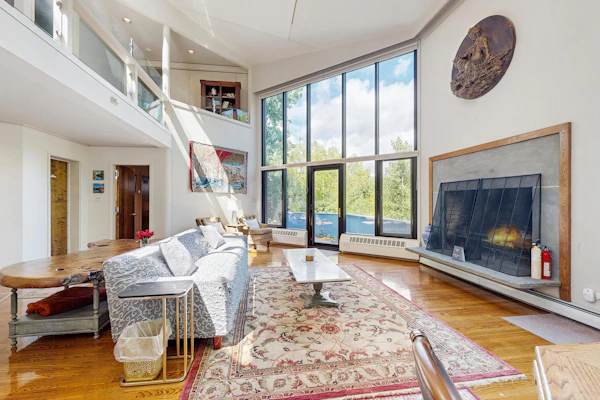 Stunning Mt. Washington Views, private patio and sauna