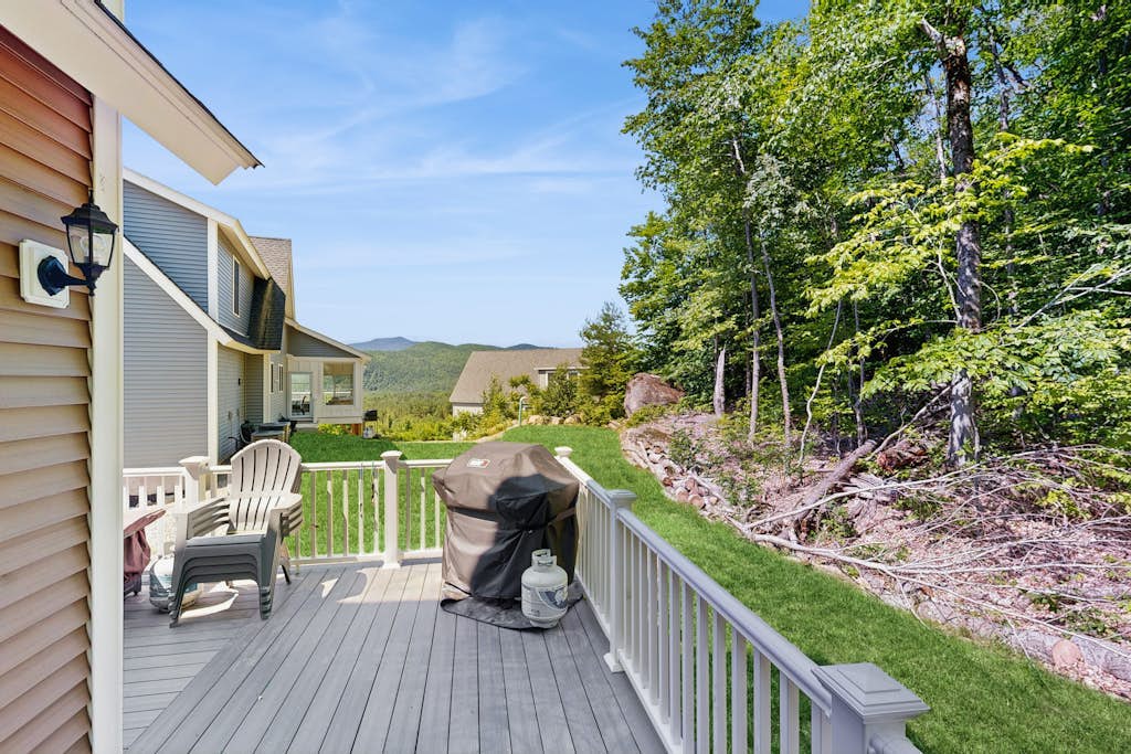 Mountain view home centrally located: All season outdoor entertainment