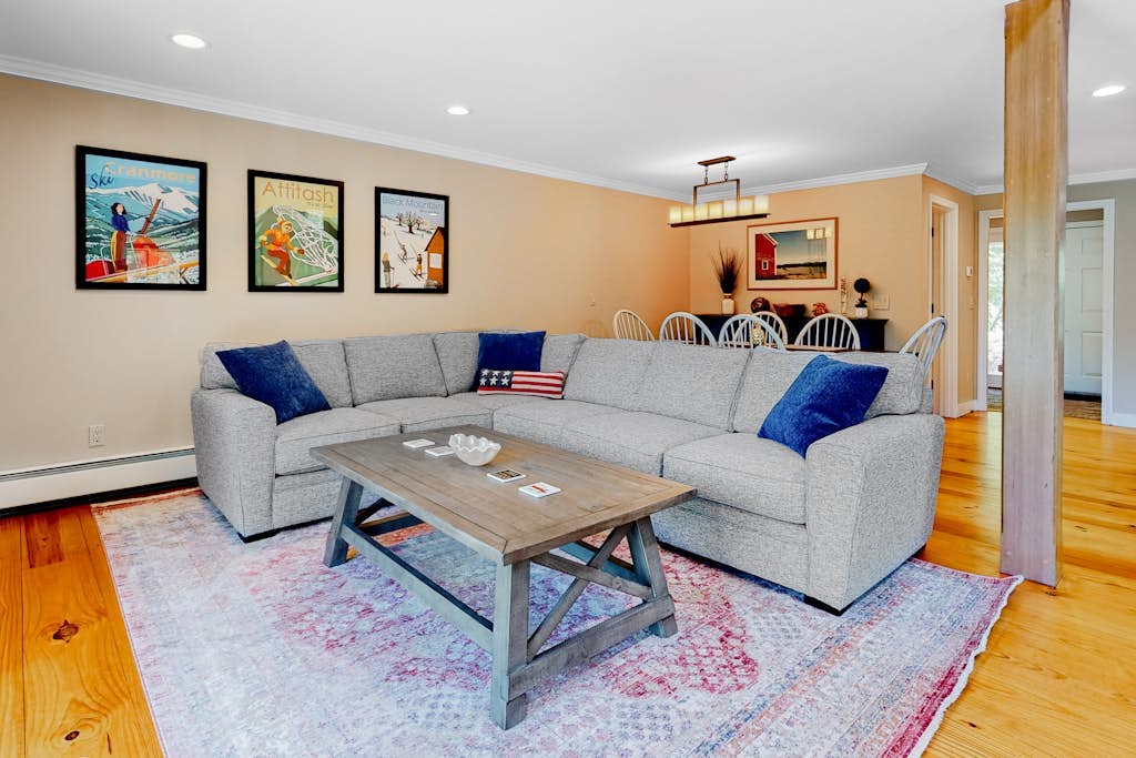 Mountain view condo with gas fireplace, balcony, & grill - close to skiing