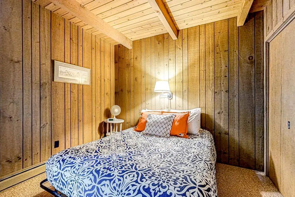 Snowy Peaks Hideaway