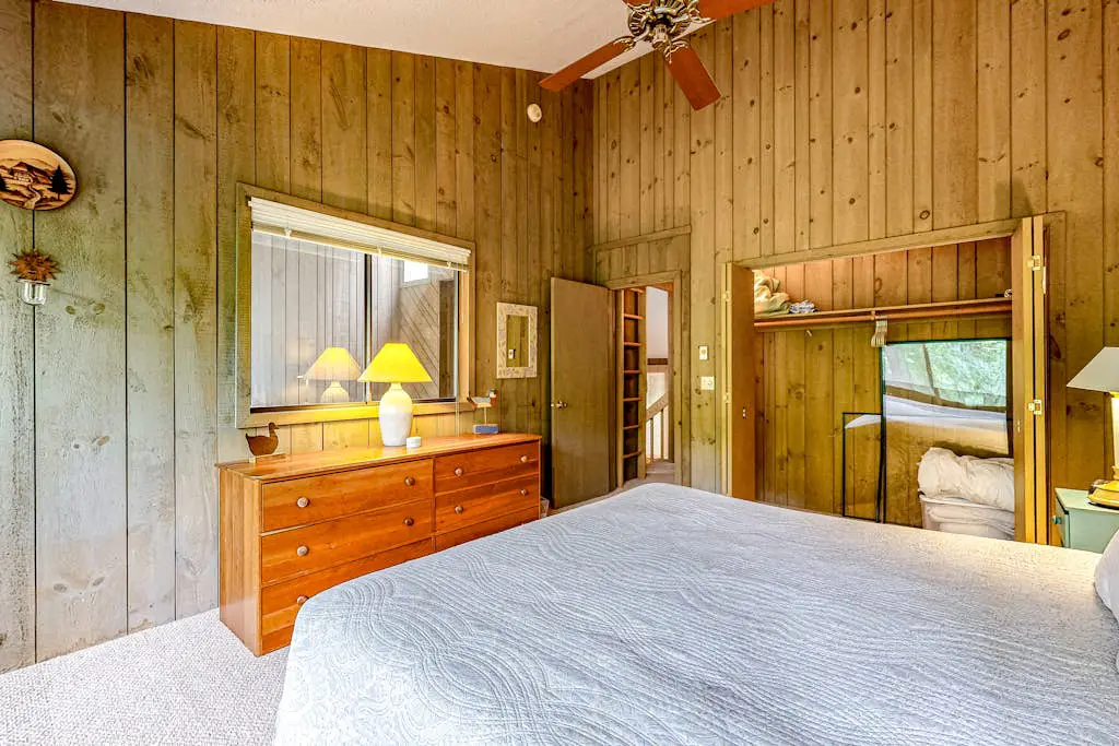 Snowy Peaks Hideaway