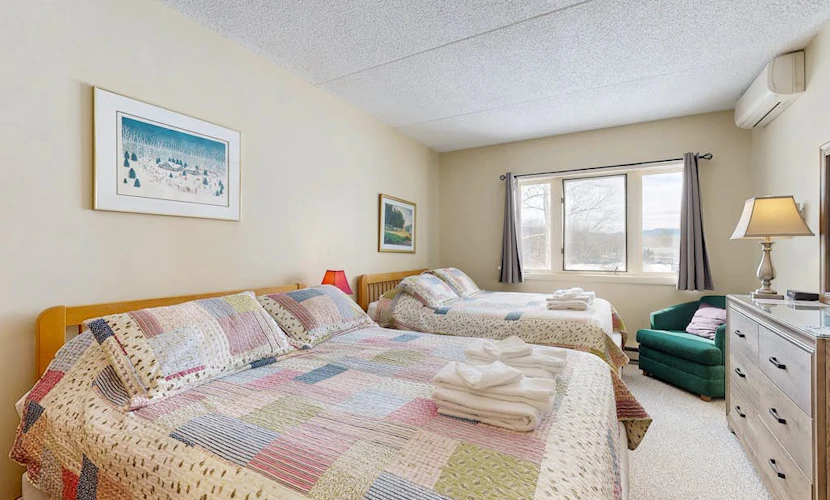Slopeside Efficiency: walk to ski lift & town; shared pool & gym