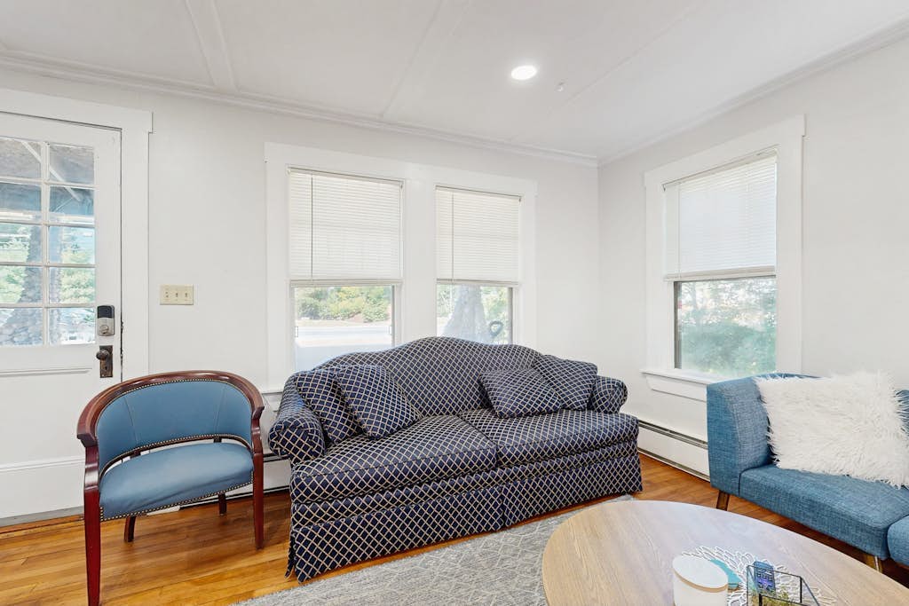 Quaint home near town, skiing, shopping, hiking & Saco River