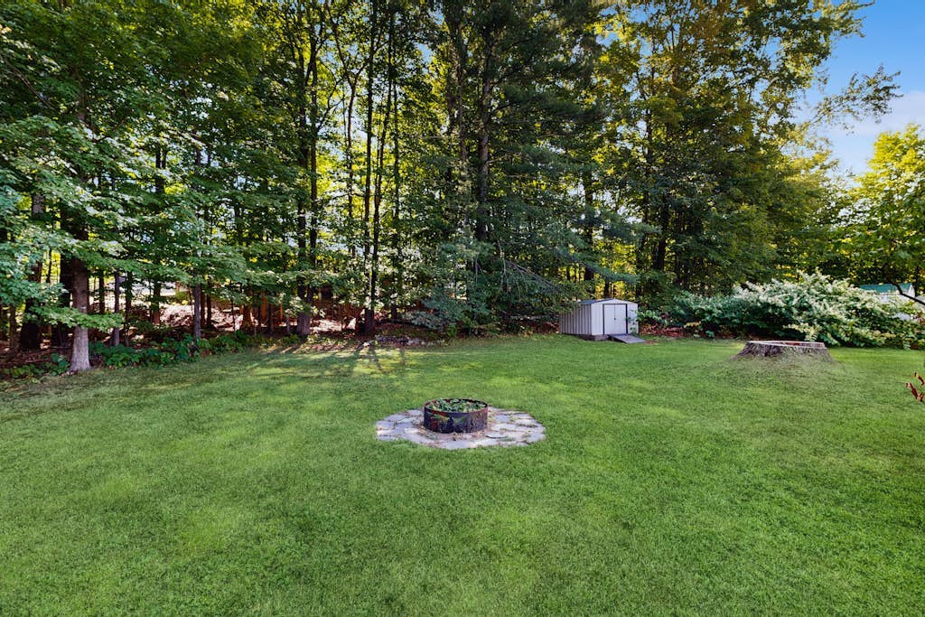 Quaint home near town, skiing, shopping, hiking & Saco River