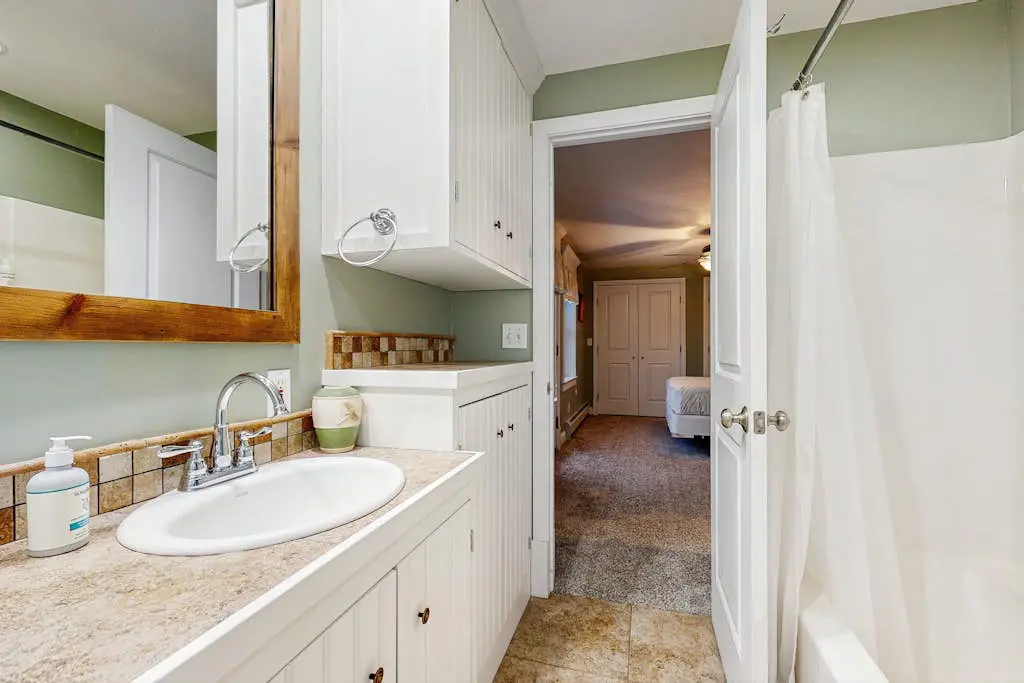 Middle Ledge Lodge