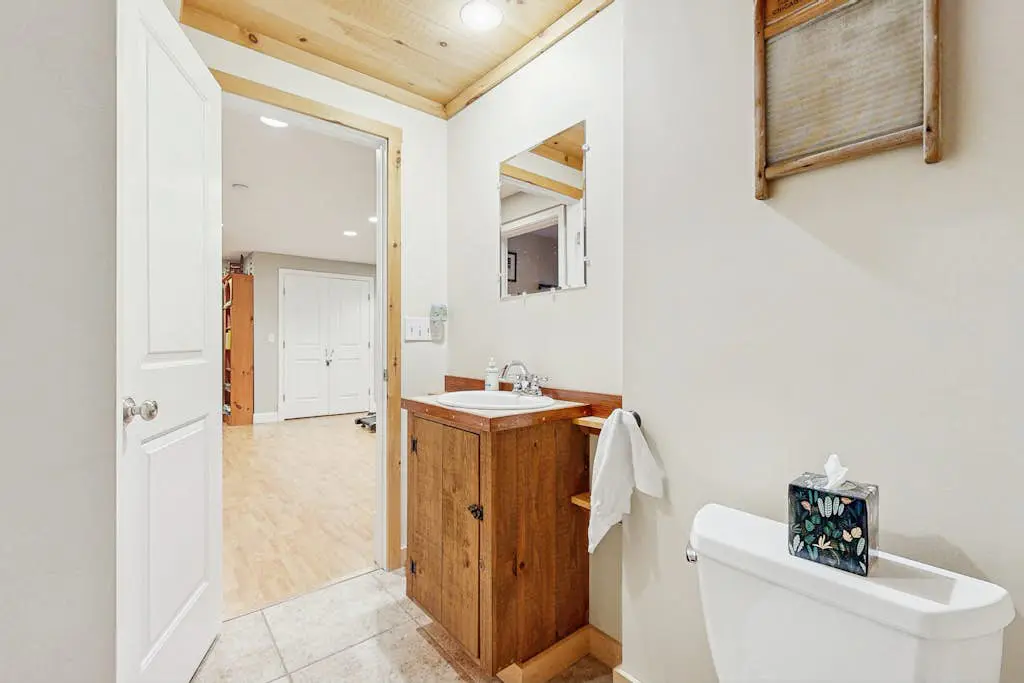 Middle Ledge Lodge
