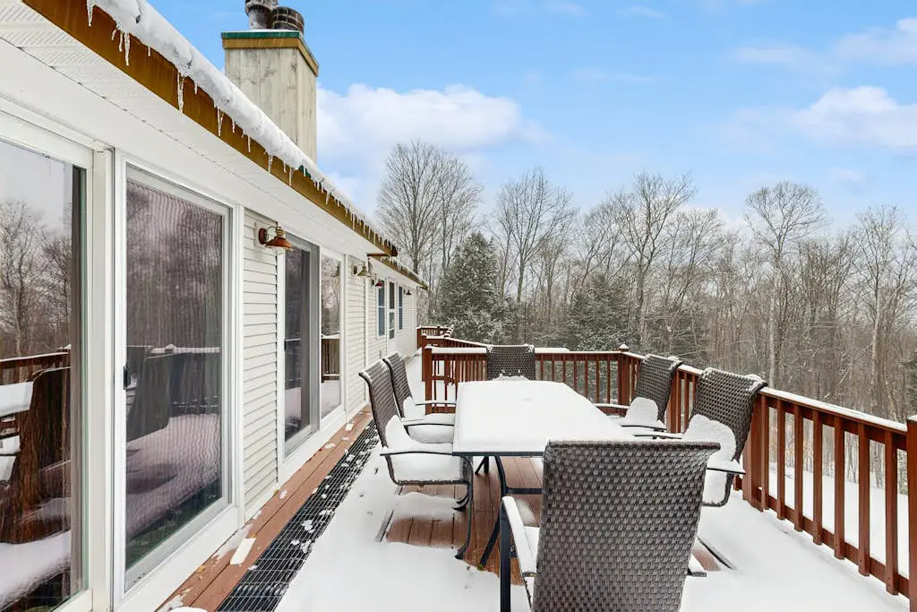 Middle Ledge Lodge