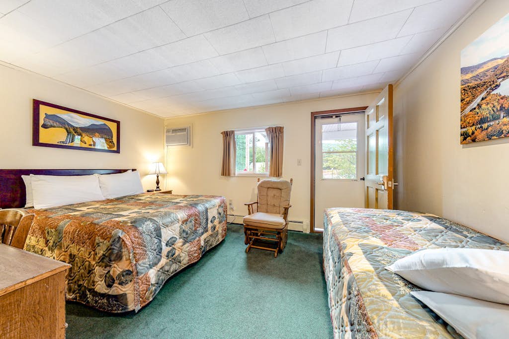 Charming and casual motel in a great location with shared resort amenities