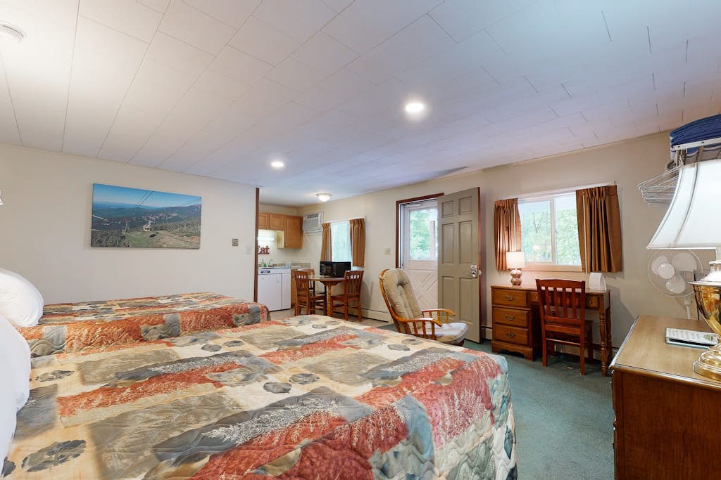 Charming and casual motel in a great location with shared resort amenities