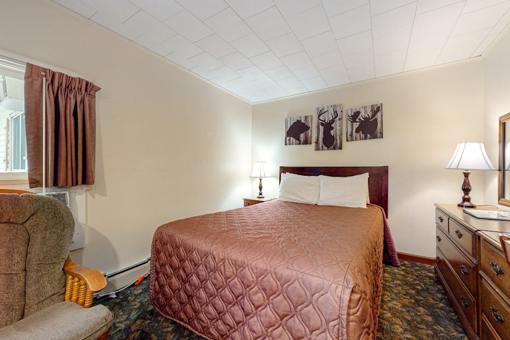 Charming and casual motel in a great location with shared resort amenities