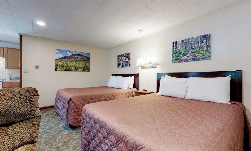 Charming and causal motel in a great location with shared resort amenities