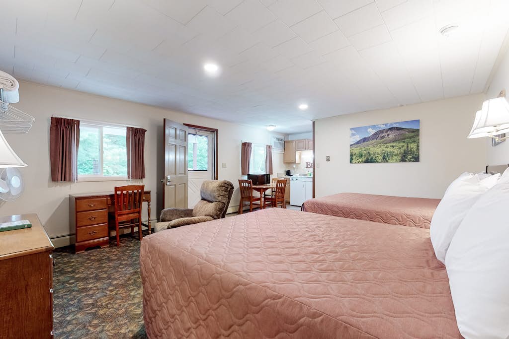 Charming and causal motel in a great location with shared resort amenities