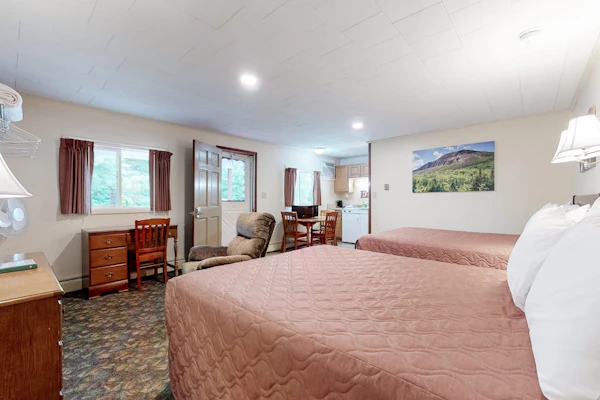 Charming and causal motel in a great location with shared resort amenities