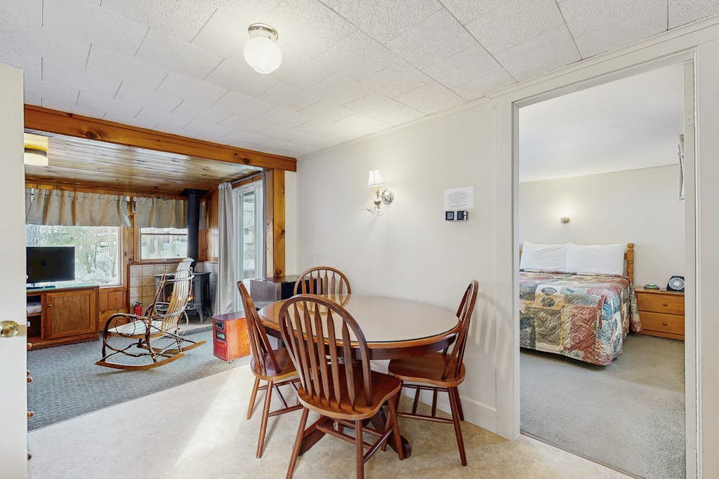 Family-Friendly Cabin w/ Shared Pool, WiFi, & Kitchenette - Close to Attractions