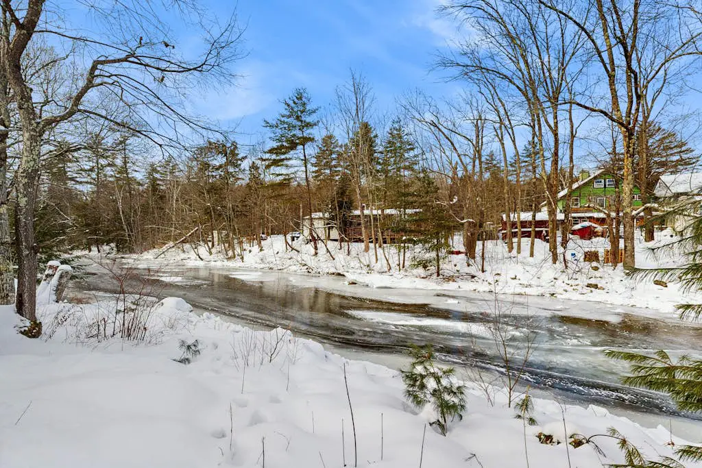 Riverbank Cabin A