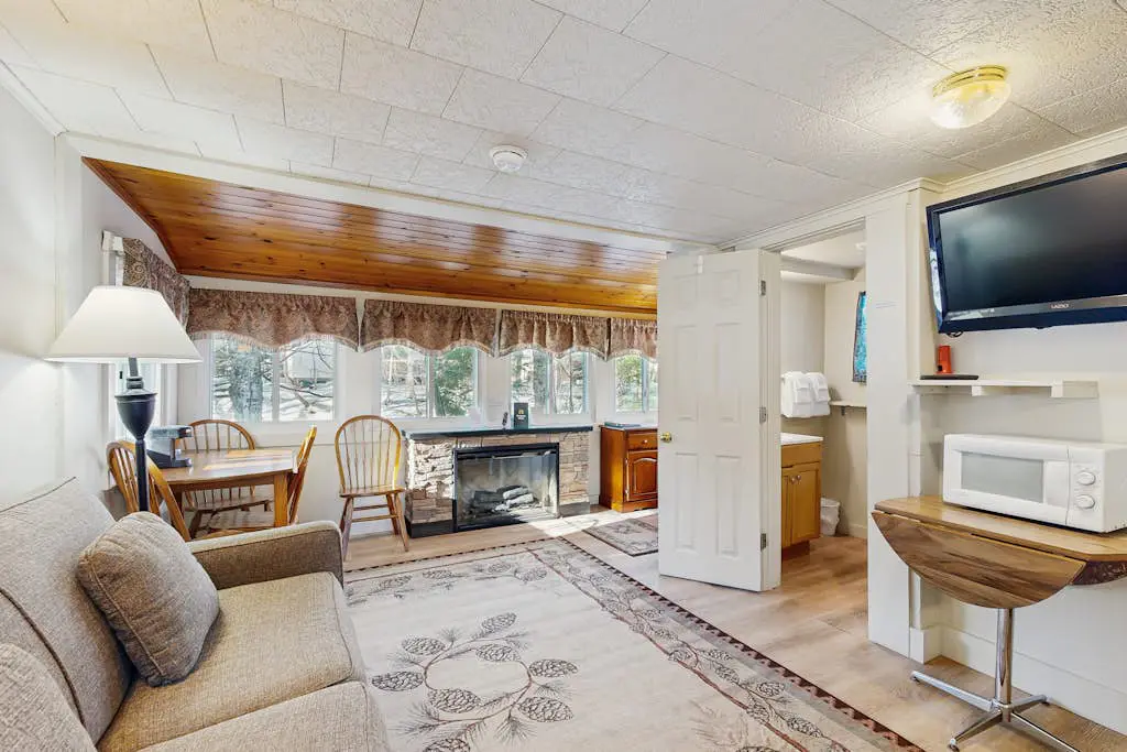 Riverbank Cabin C
