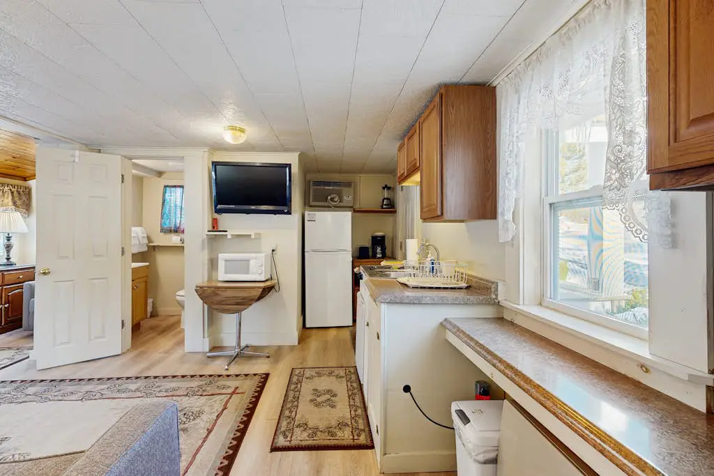 Riverbank Cabin C