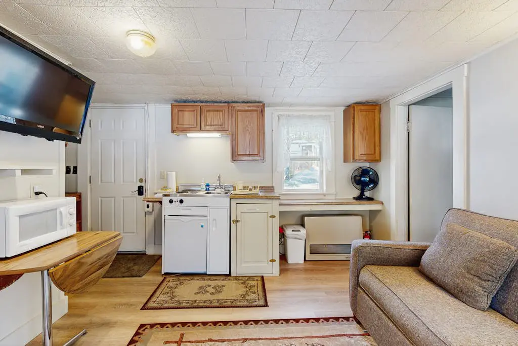 Riverbank Cabin C