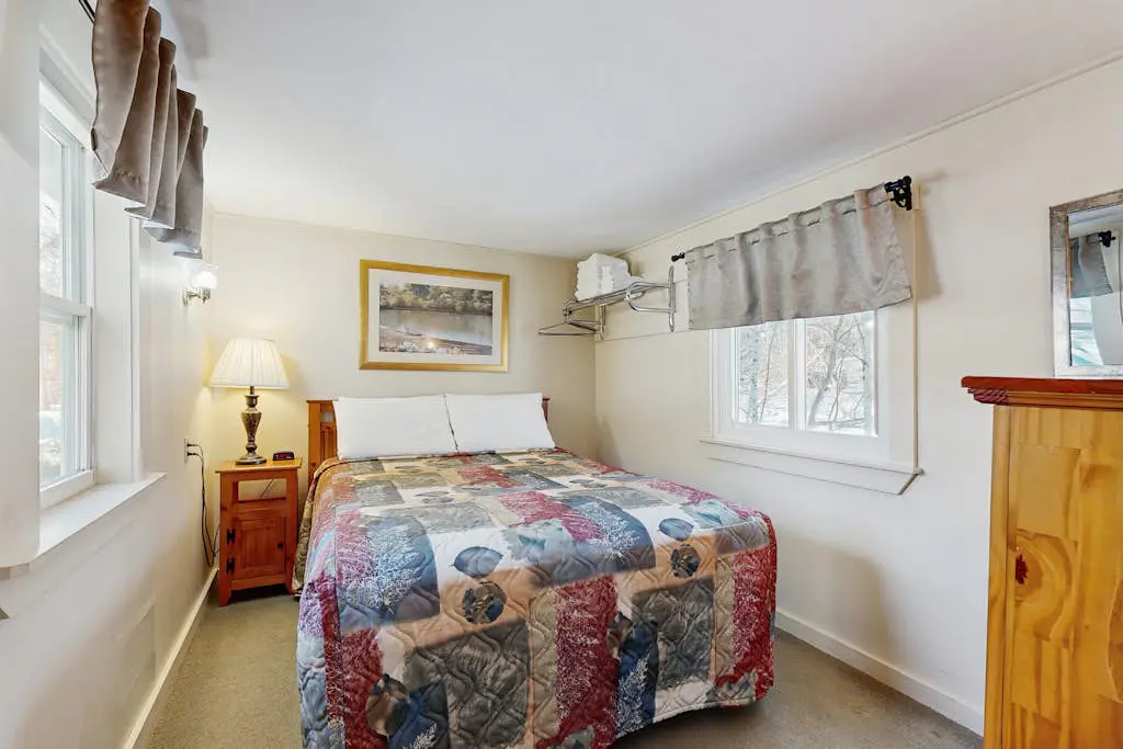 Riverbank Cabin C